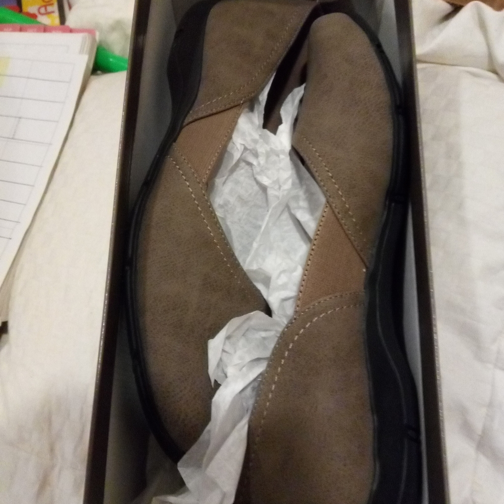 460) womens Life Stride slip on shoes. NIB.